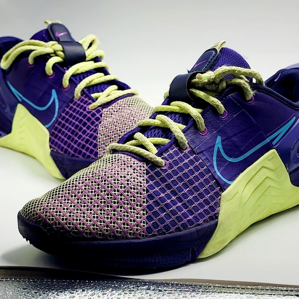 Nike Men's Metcon 8 FlyEase AMP Court Purple Barely Volt. Size 9.5.